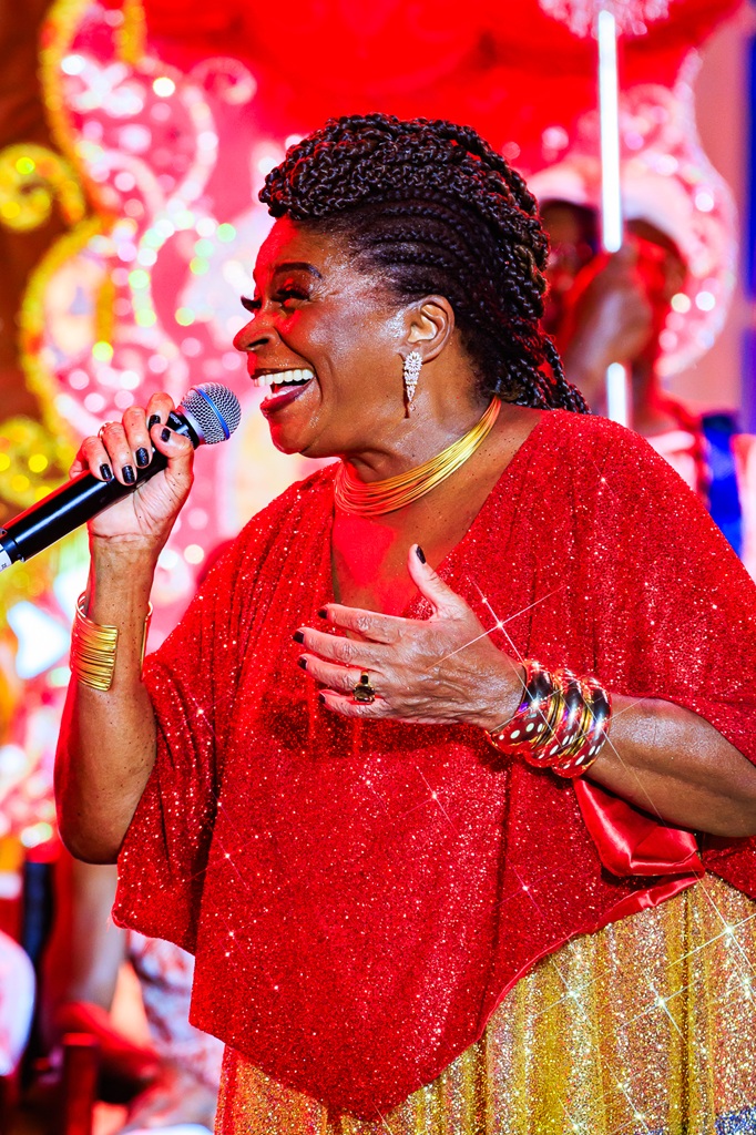 Zezé Motta no palco do Marco Zero | Foto: @greencreativee