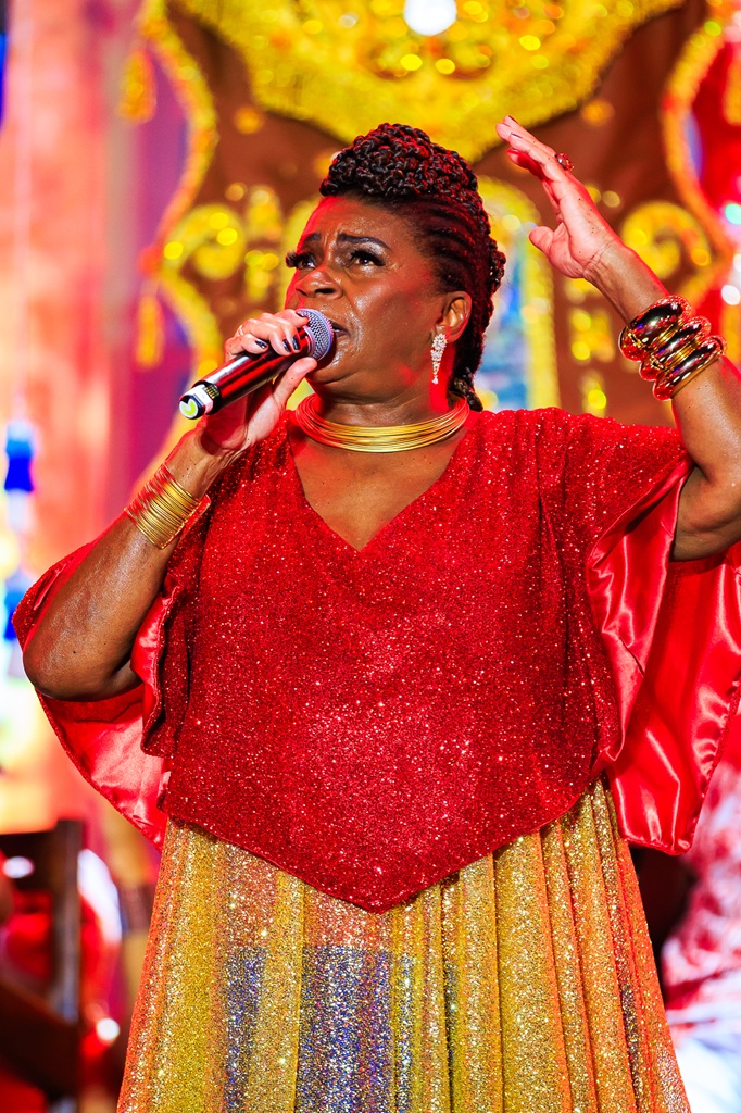 Zezé Motta no palco do Marco Zero | Foto: @greencreativee